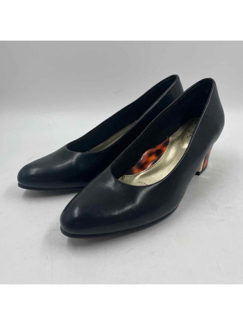 Soft Style Women's Shoe Size 6.5 Black Tortoise Heels